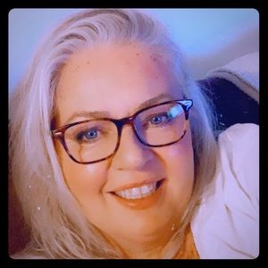 Meet your Posher, Treasa